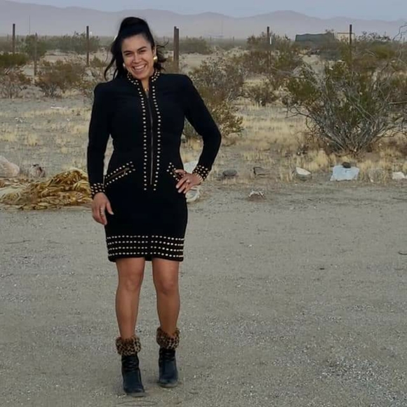 Poshmark - Picture 5 of 8